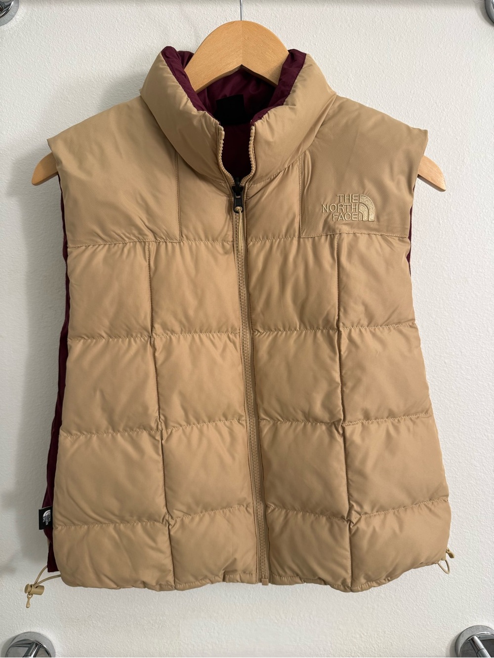 NWOT The North Face Women's Tan Puffer Vest with Burgundy Lining